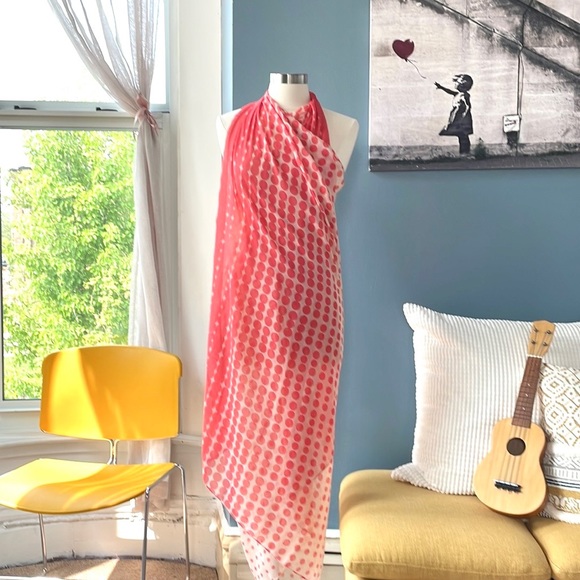 Beautiful polka dot scarf in poppy red gradient - Picture 5 of 8